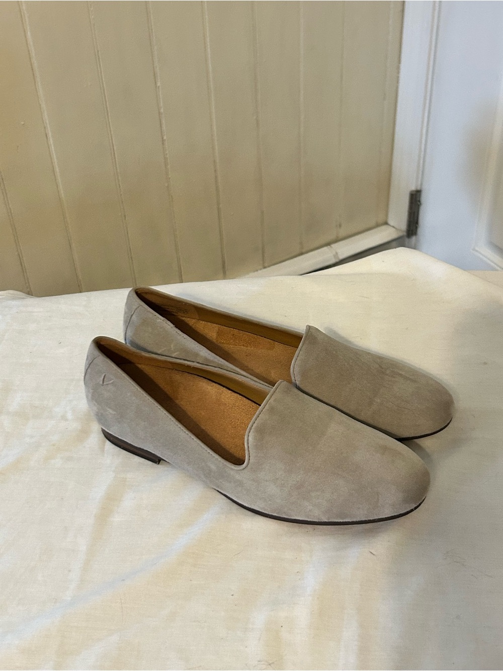 Vionic Willa 11 Light Gray Suede Slip-On Loafers/Size 9/ Like New!